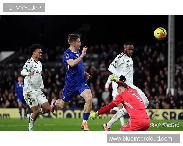 切尔西主场遭曼联逆转1比2遗憾落败引发热议