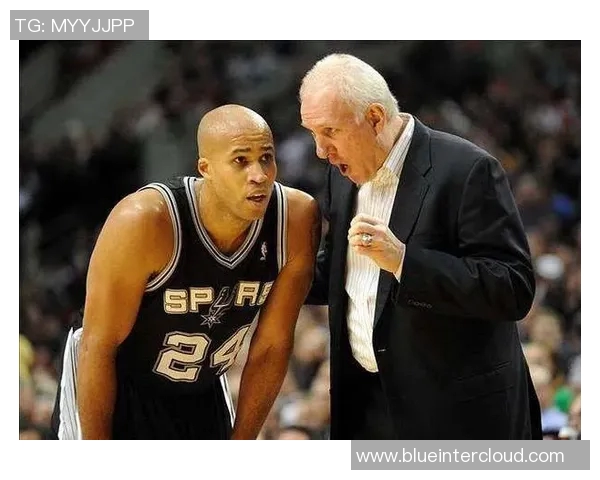 骑士与马刺激战正酣NBA赛场精彩瞬间回顾与分析 骑士与马刺激战正酣NBA赛场精彩瞬间回顾与分析