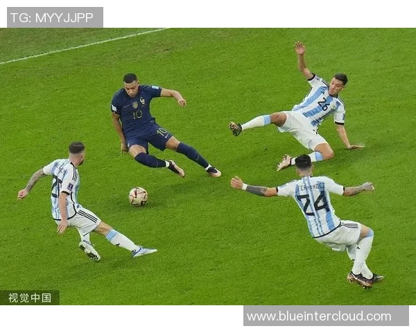 姆巴佩的崛起之路:从天才少年到世界足球之巅的传奇旅程 姆巴佩的崛起之路:从天才少年到世界足球之巅的传奇旅程