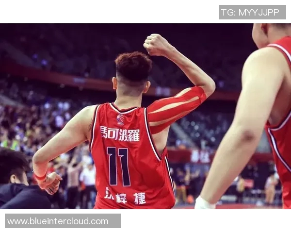 沈梓捷：从篮球新星到职业生涯的辉煌之路探索与成长的故事