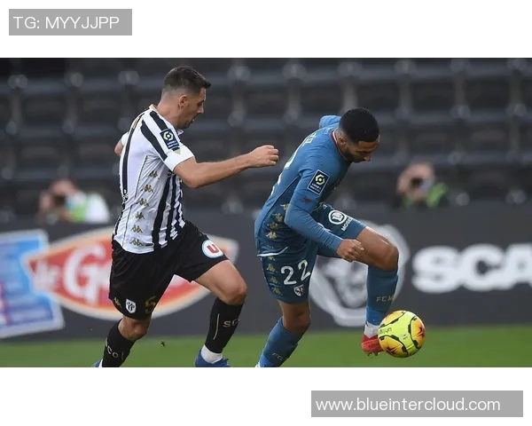 登博思与海尔蒙特的激烈对决揭示了足球战术与团队合作的重要性