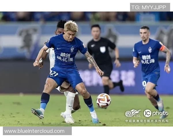 贵州队迎战大连人队期待精彩对决双方争夺宝贵积分全力以赴展现实力