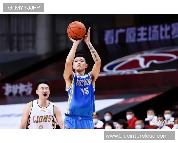 篮球明星转会潮涌动新赛季球队重组引发关注与期待